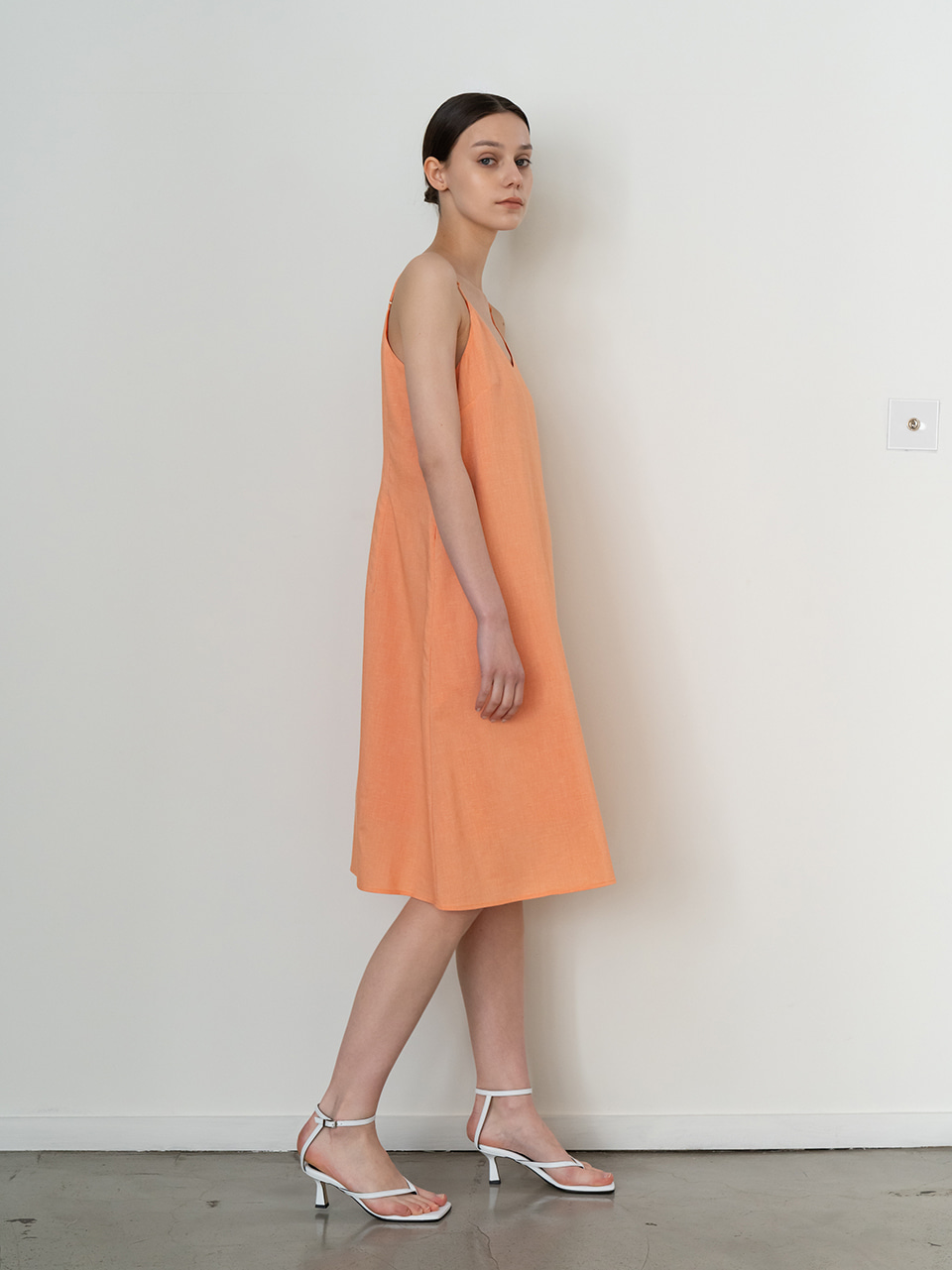 Linen V-Neck Sleeveless Dress — 3